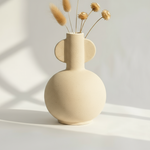 https://cdn.shopify.com/s/files/1/2596/6404/files/jarr-n-amphora-peque-o-con-pocas-flores-secas.png?v=1761333600